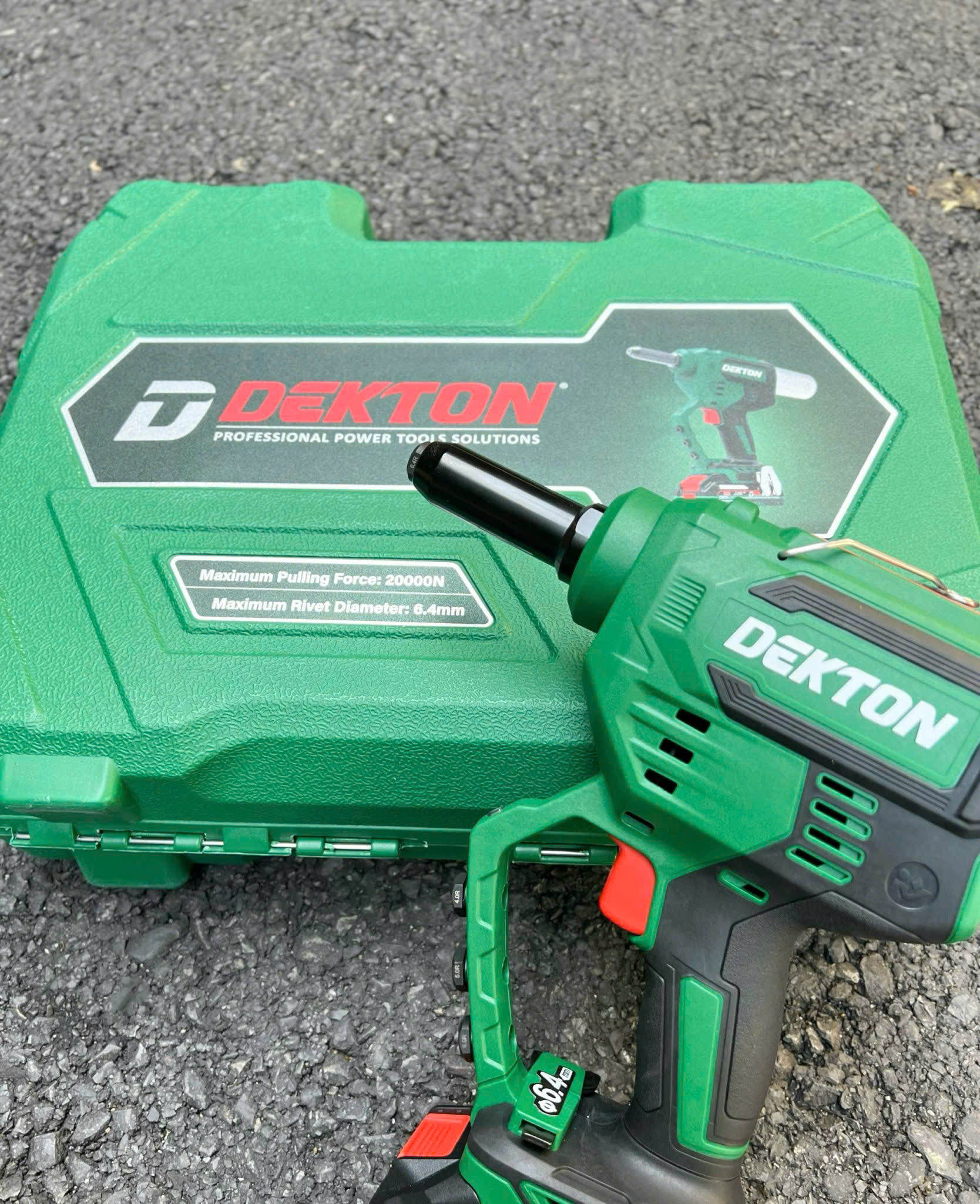 Máy rút rive dùng pin Dekton M21-RVG64BL 