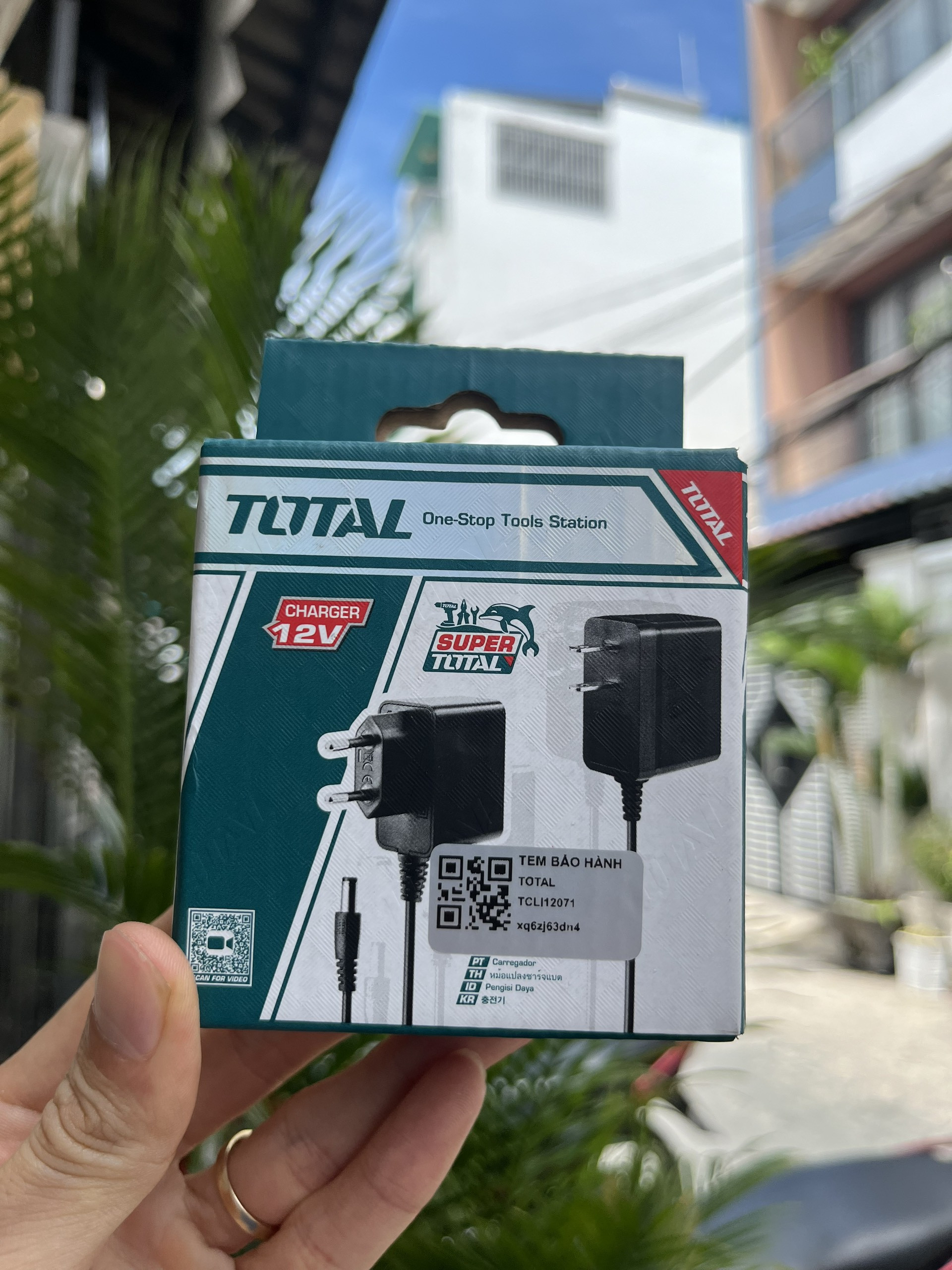 Đế sạc pin Lithium-Ion 12V (dòng S12) Total TCLI12071