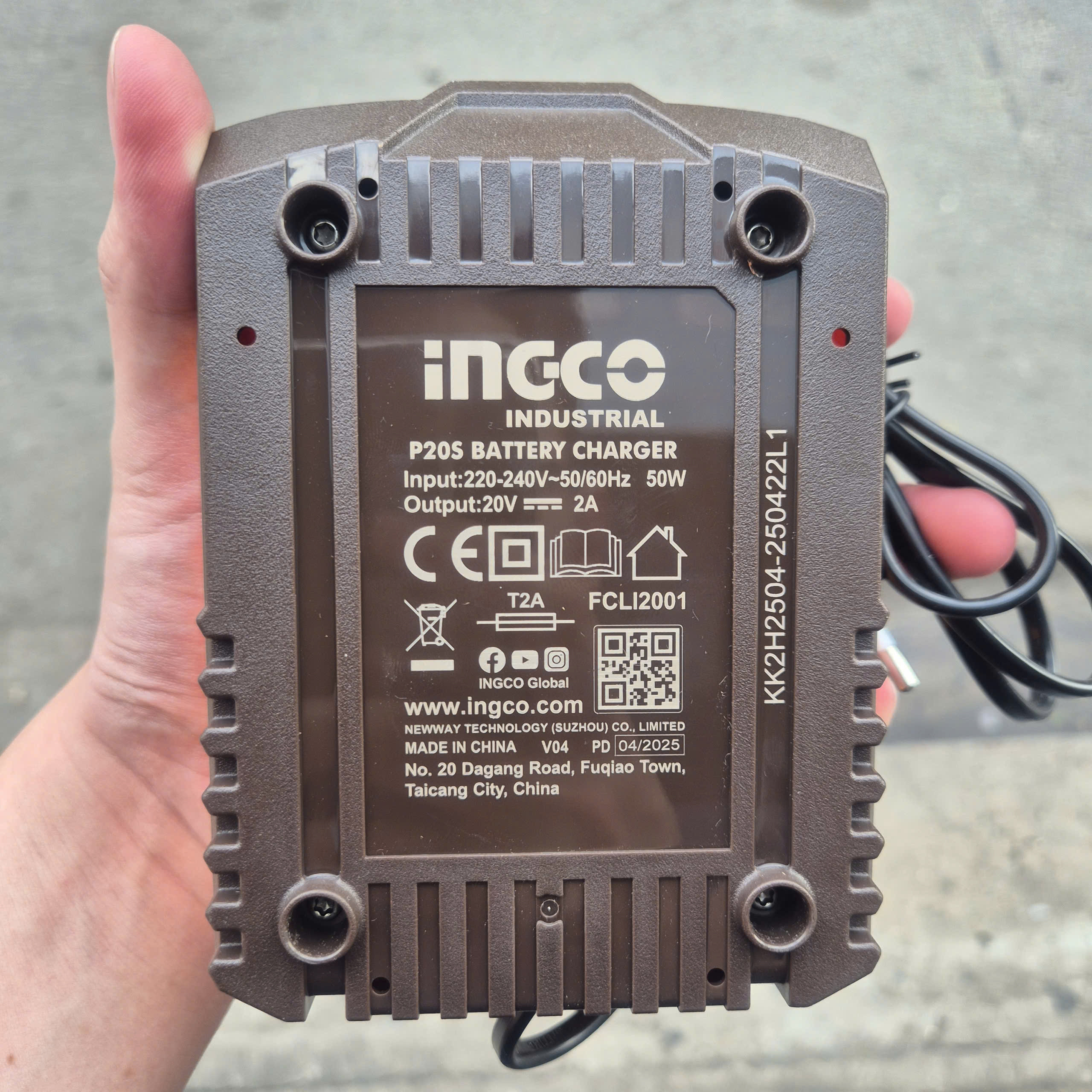 Dụng cụ bơm và kiểm tra lốp xe ô tô dùng pin Lithium 20V INGCO CACLI2018