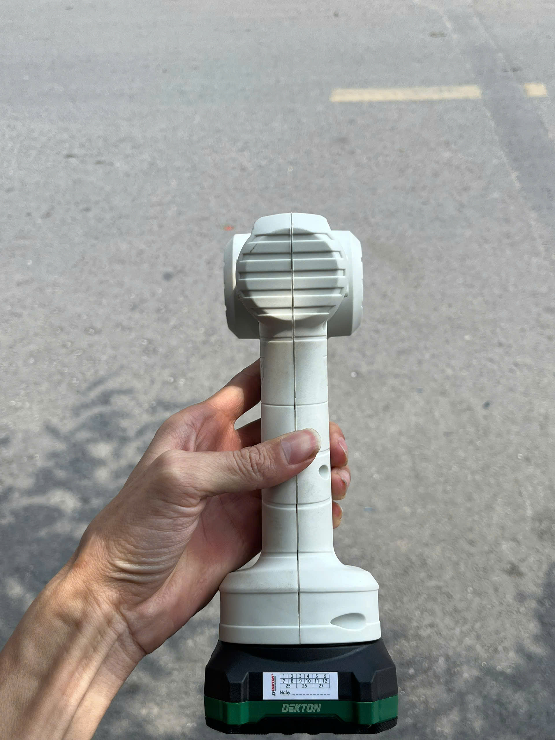 Máy xịt rửa xe dùng pin 21V ERGEN EN-680 (Chân pin phổ thông Makita)