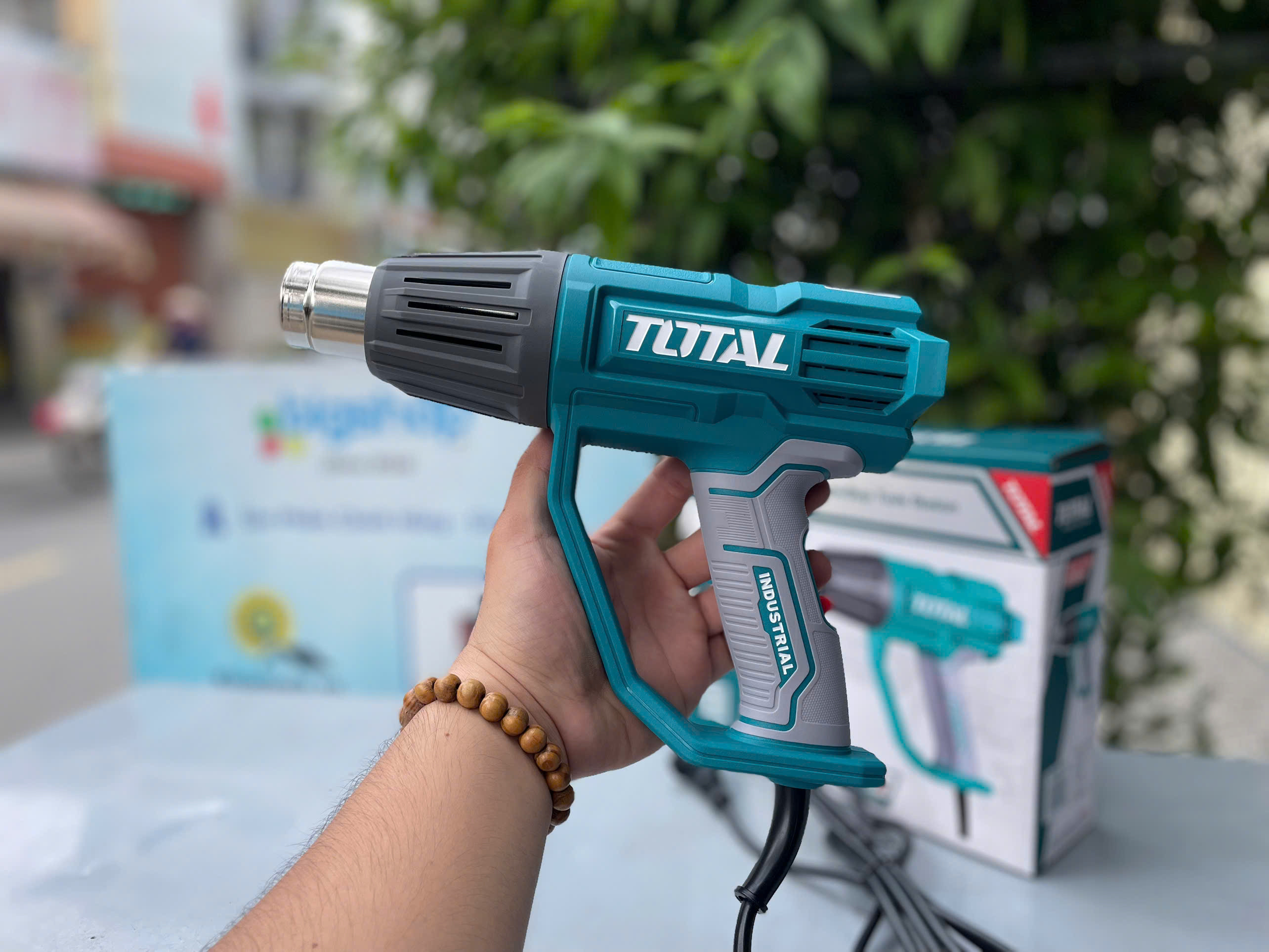Máy thổi hơi nóng 2000W Total TB20078