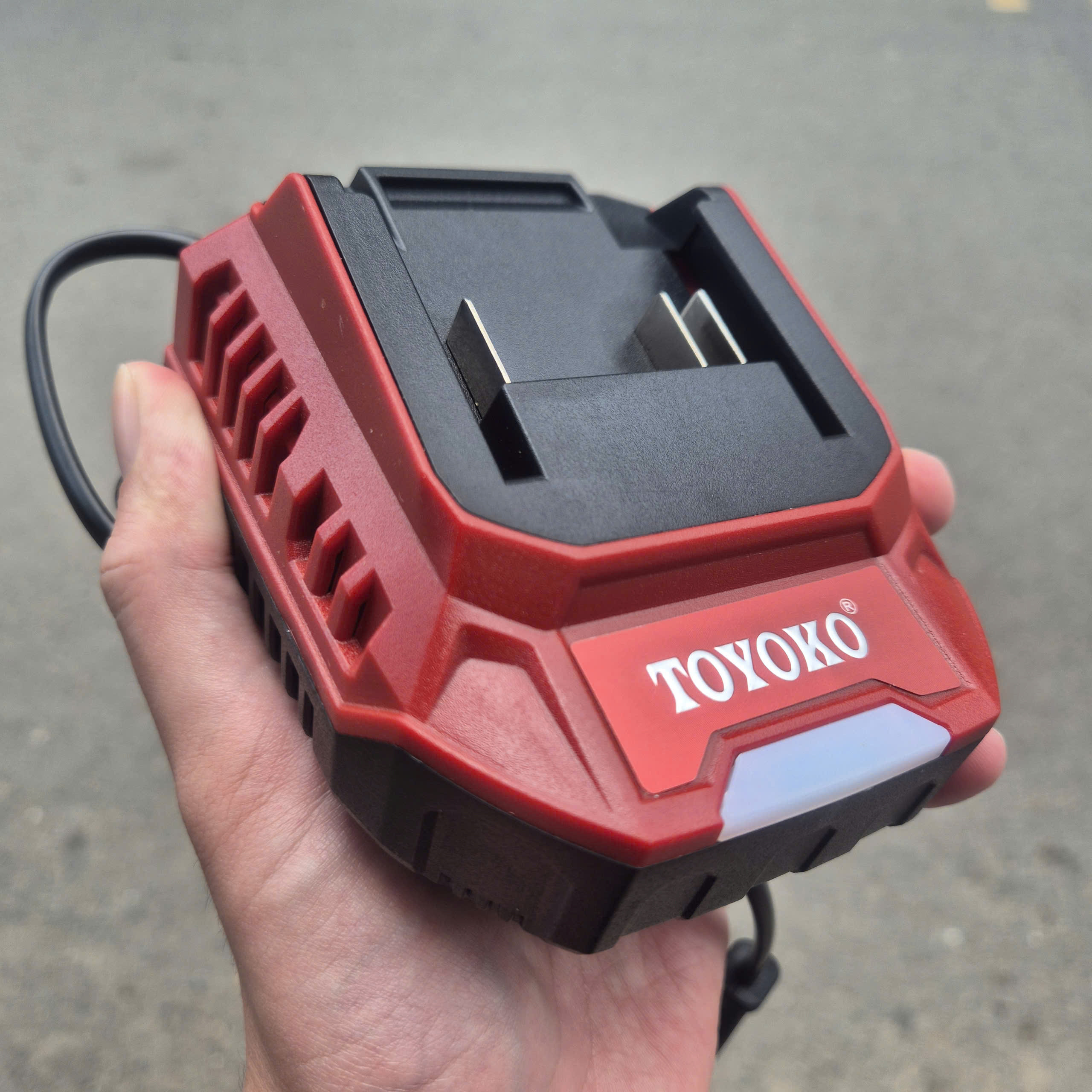 Sạc nhanh 21V/2.0Ah TOYOKO C2000-LR