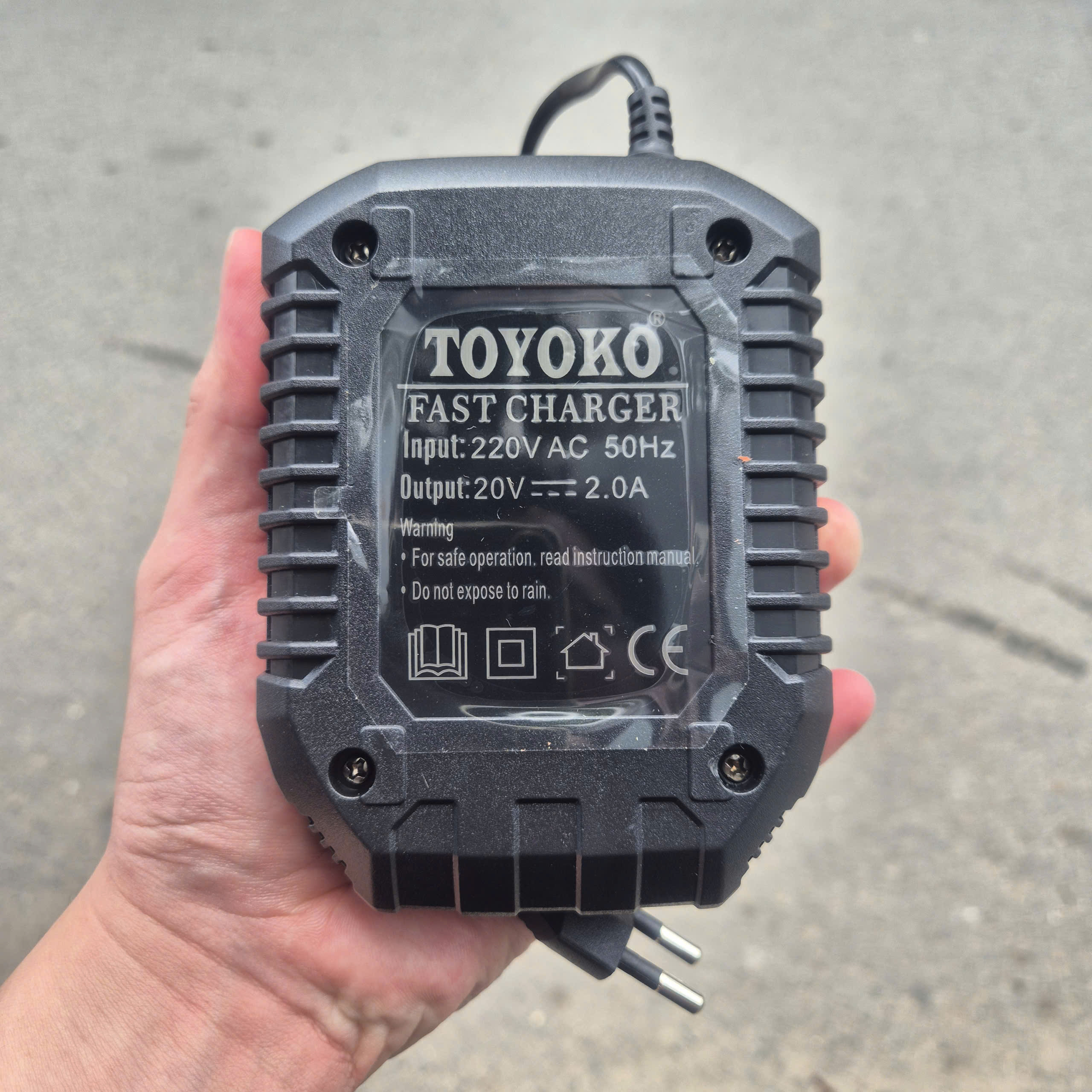 Sạc nhanh 21V/2.0Ah TOYOKO C2000-LR