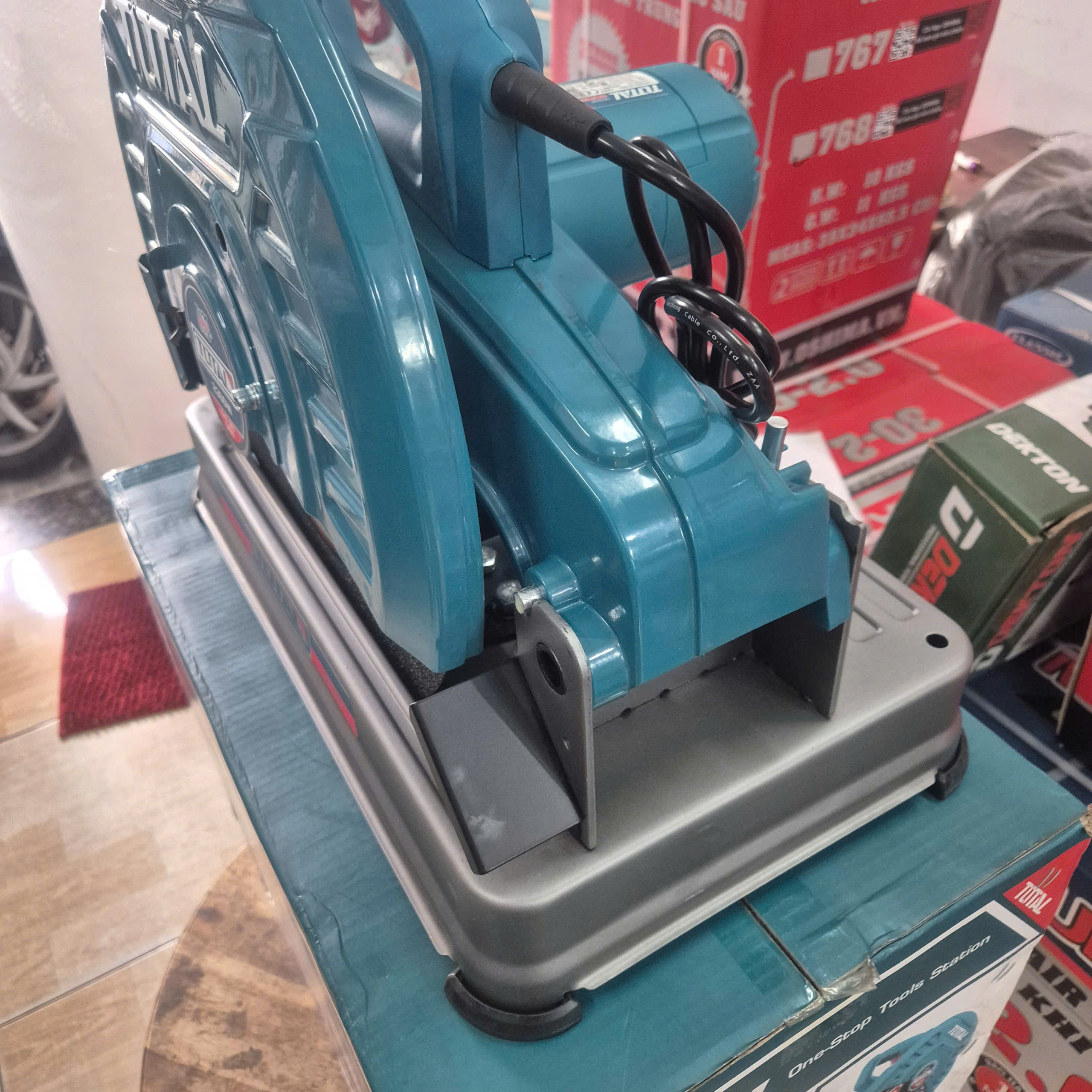 Máy cắt sắt Total TS223558T 2300W