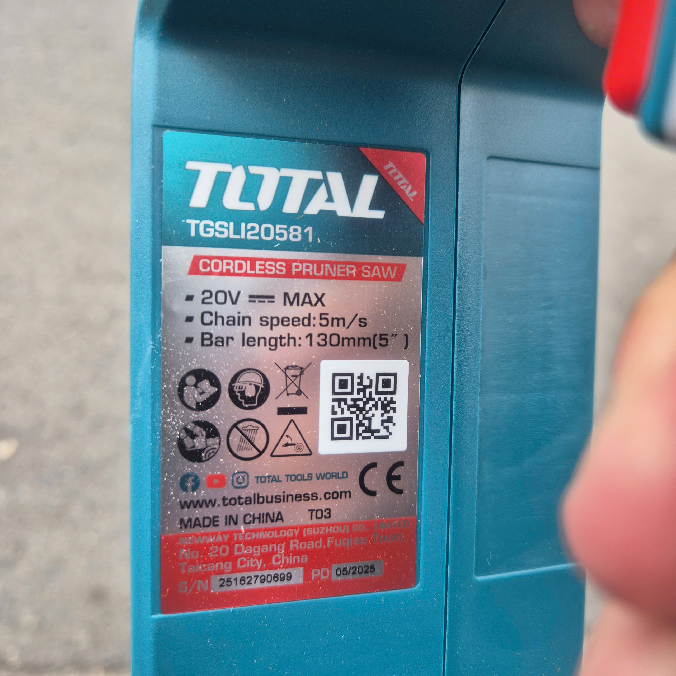 Máy cưa xích dùng pin 20V TOTAL TGSLI20581 (1 Pin 2.0Ah & Sạc)