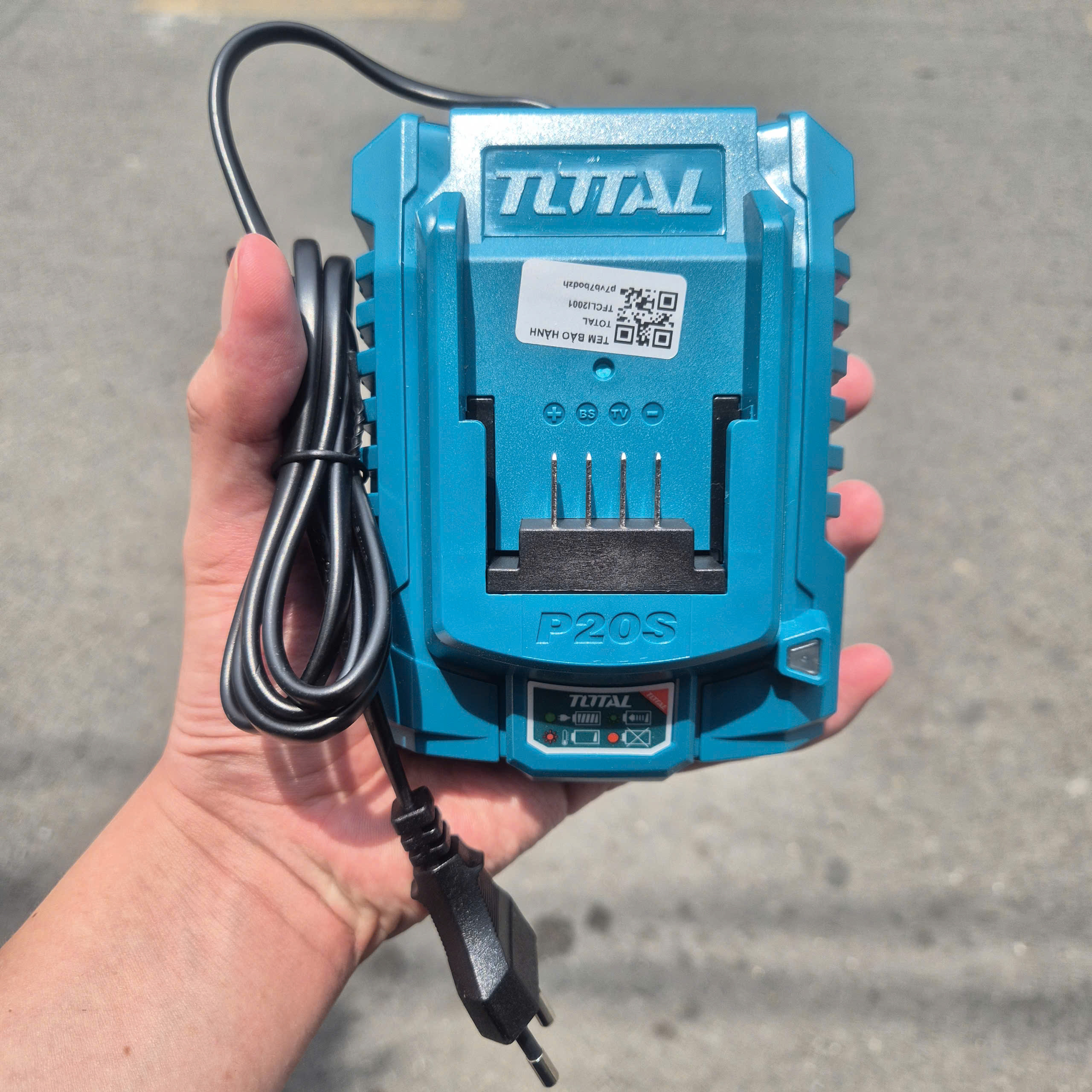 Máy cưa xích dùng pin 20V TOTAL TGSLI20581 (1 Pin 2.0Ah & Sạc)