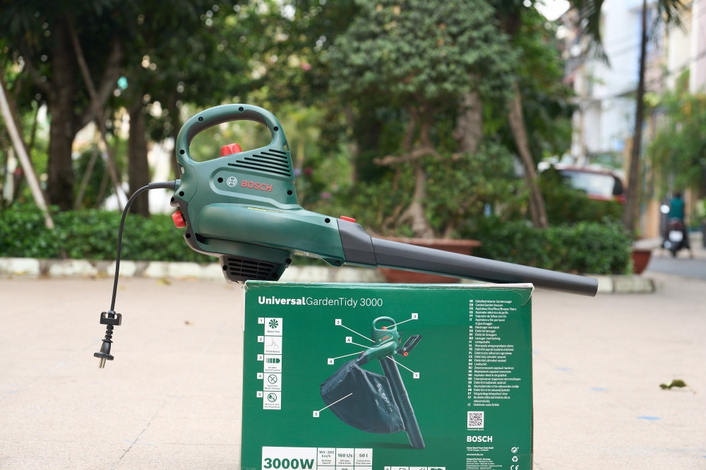 Máy thổi và hút lá Bosch Uni GardenTidy 3000