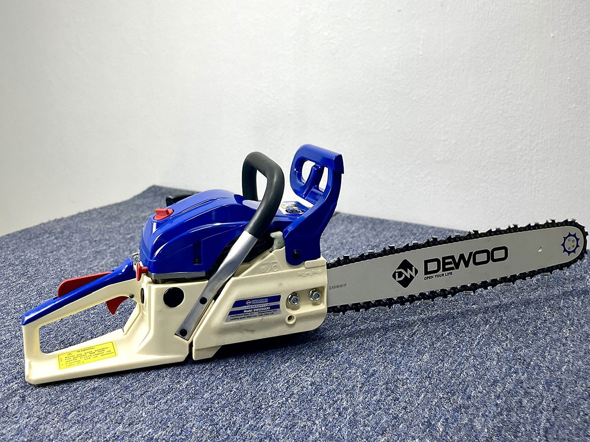 Máy cưa xích chạy xăng Dewoo DW-5200CR1