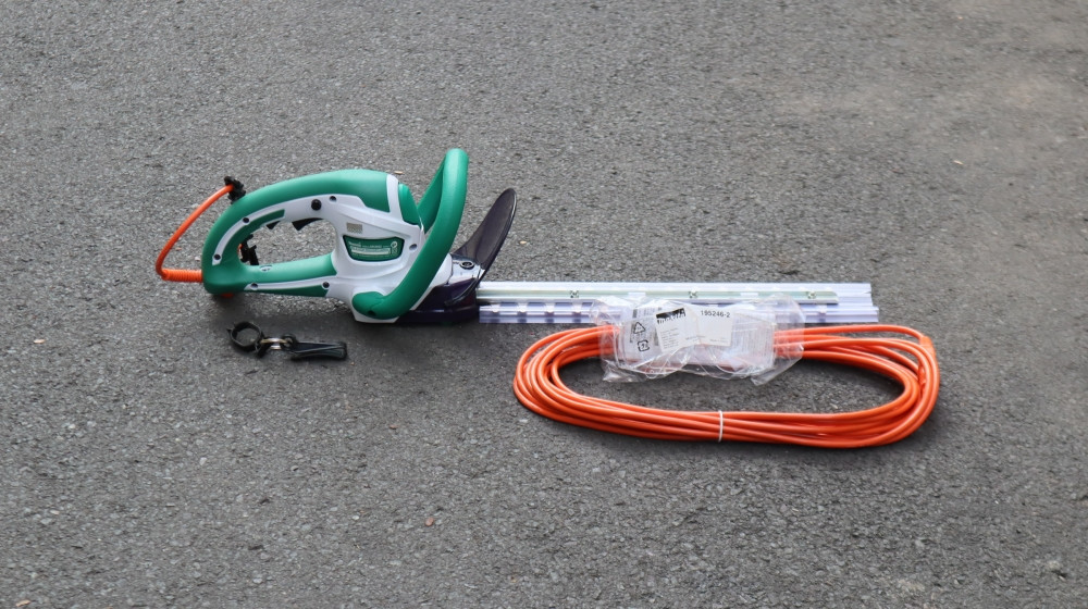 Máy tỉa hàng rào dùng điện Makita UH3502 350mm 