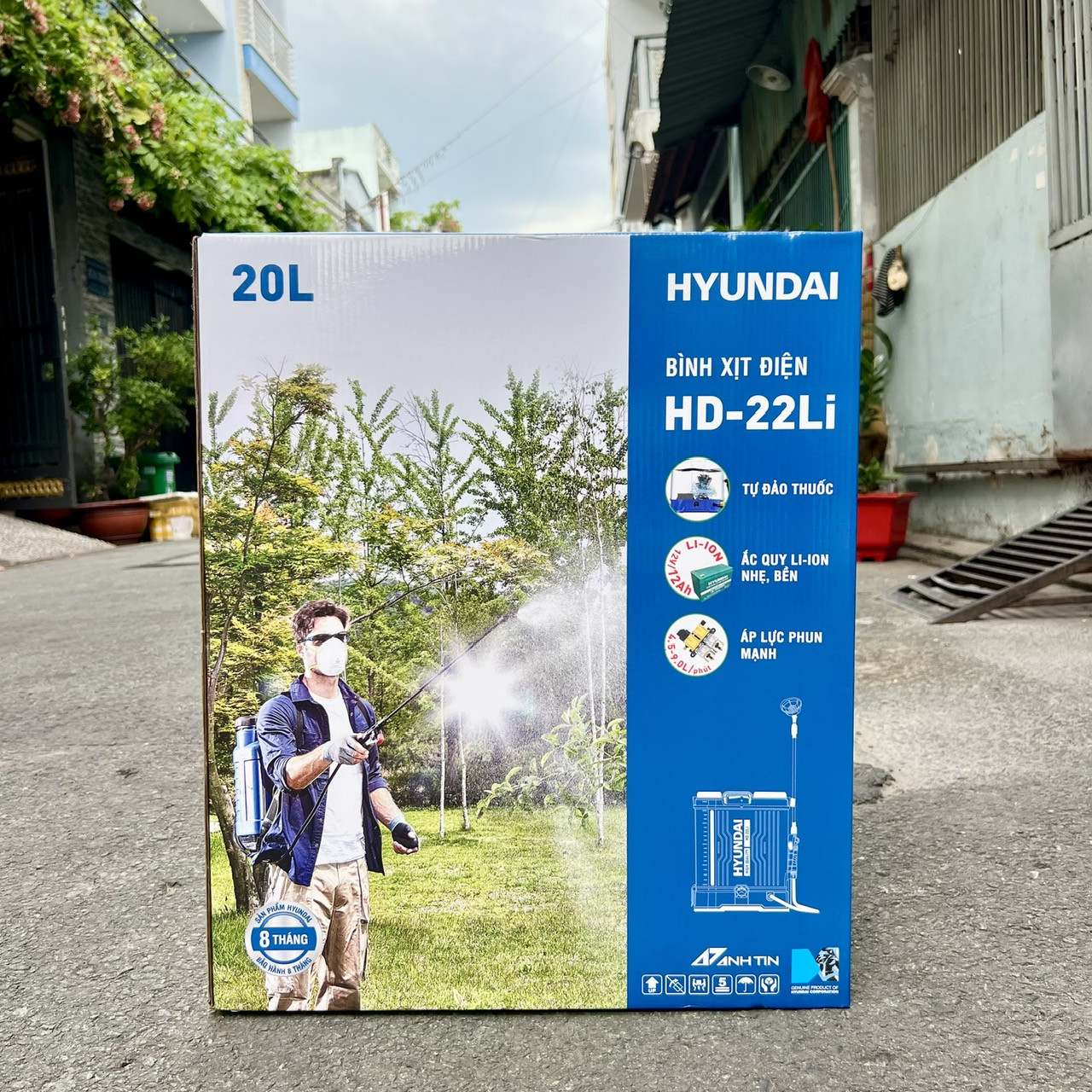 Bình xịt điện siêu nhẹ Li-ion HYUNDAI HD-22LI (20L, 12AH, Có chức năng đảo thuốc)