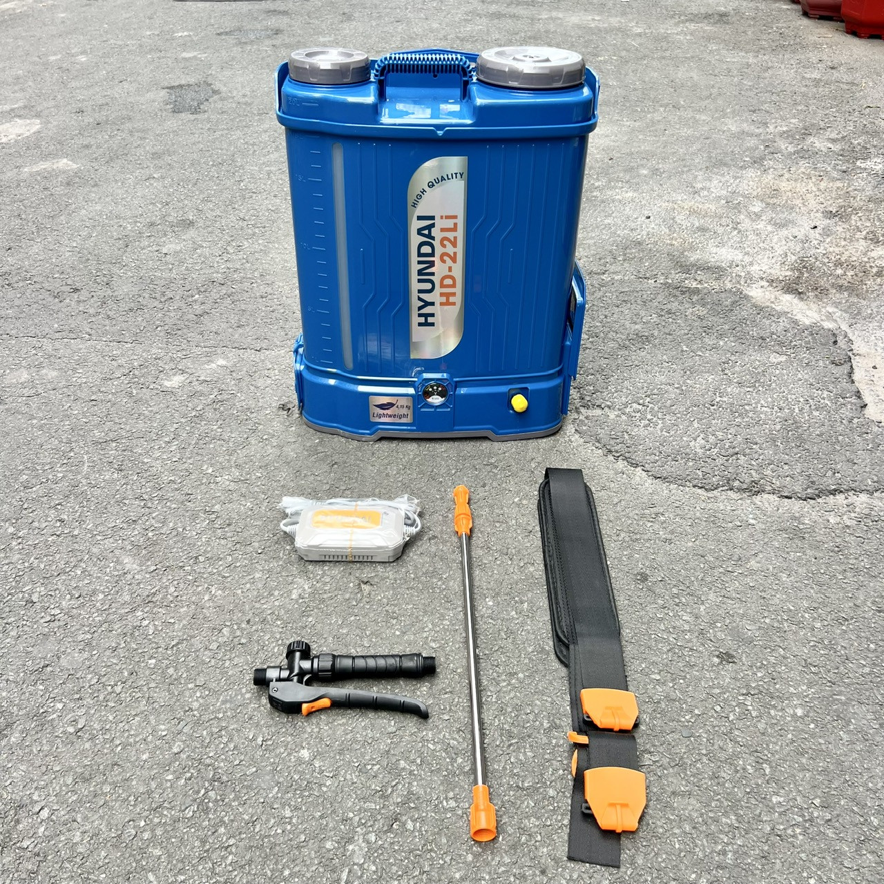 Bình xịt điện siêu nhẹ Li-ion HYUNDAI HD-22LI (20L, 12AH, Có chức năng đảo thuốc)