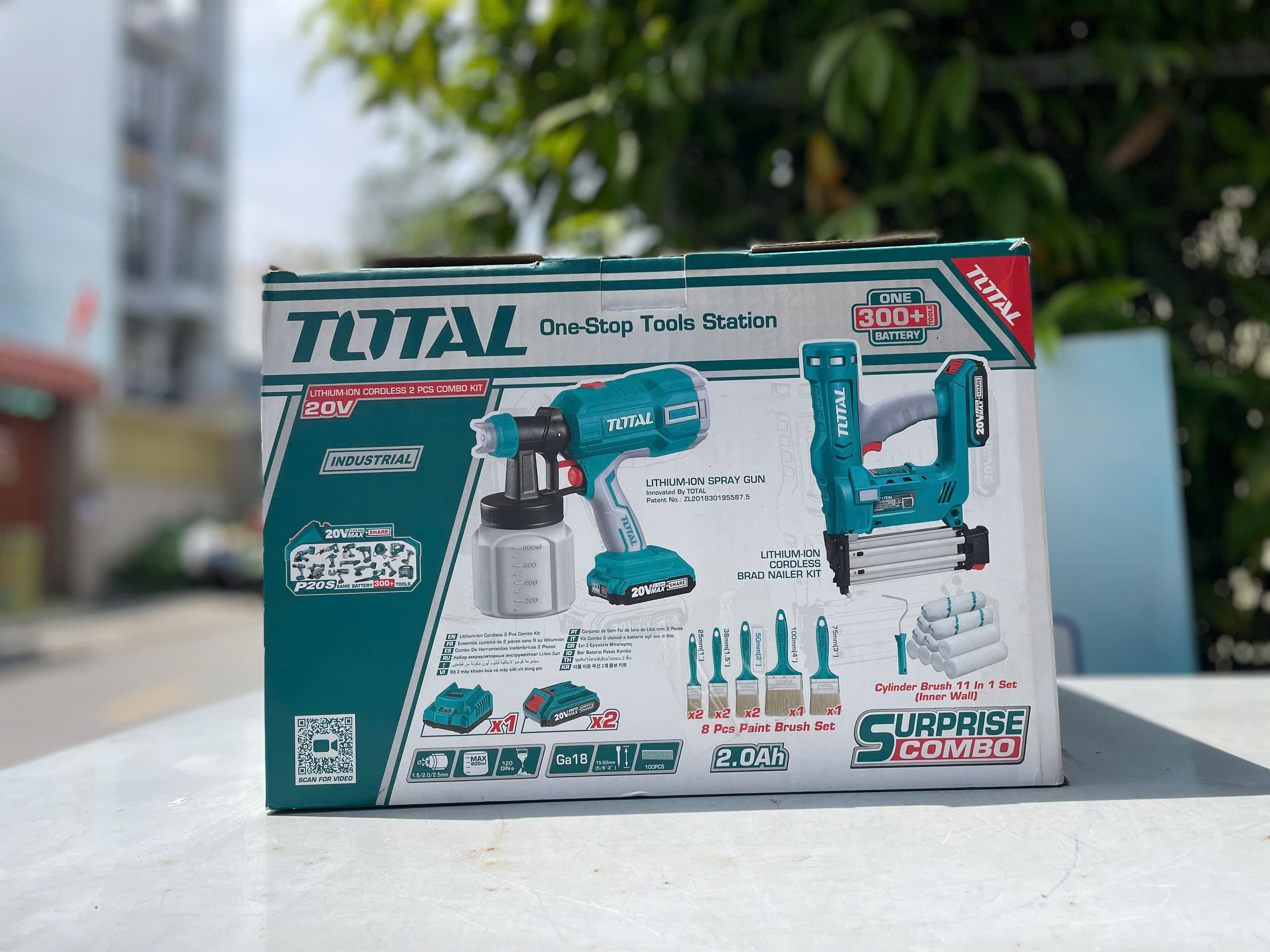 BỘ COMBO SÚNG BẮN ĐINH TCBNLI2016 MÁY PHUN SƠN TCSGLI20406 DÙNG PIN 20V (2 pin 20V x 2.0Ah + sạc) TOTAL TOSLI23054 - HÀNG CHÍNH HÃNG