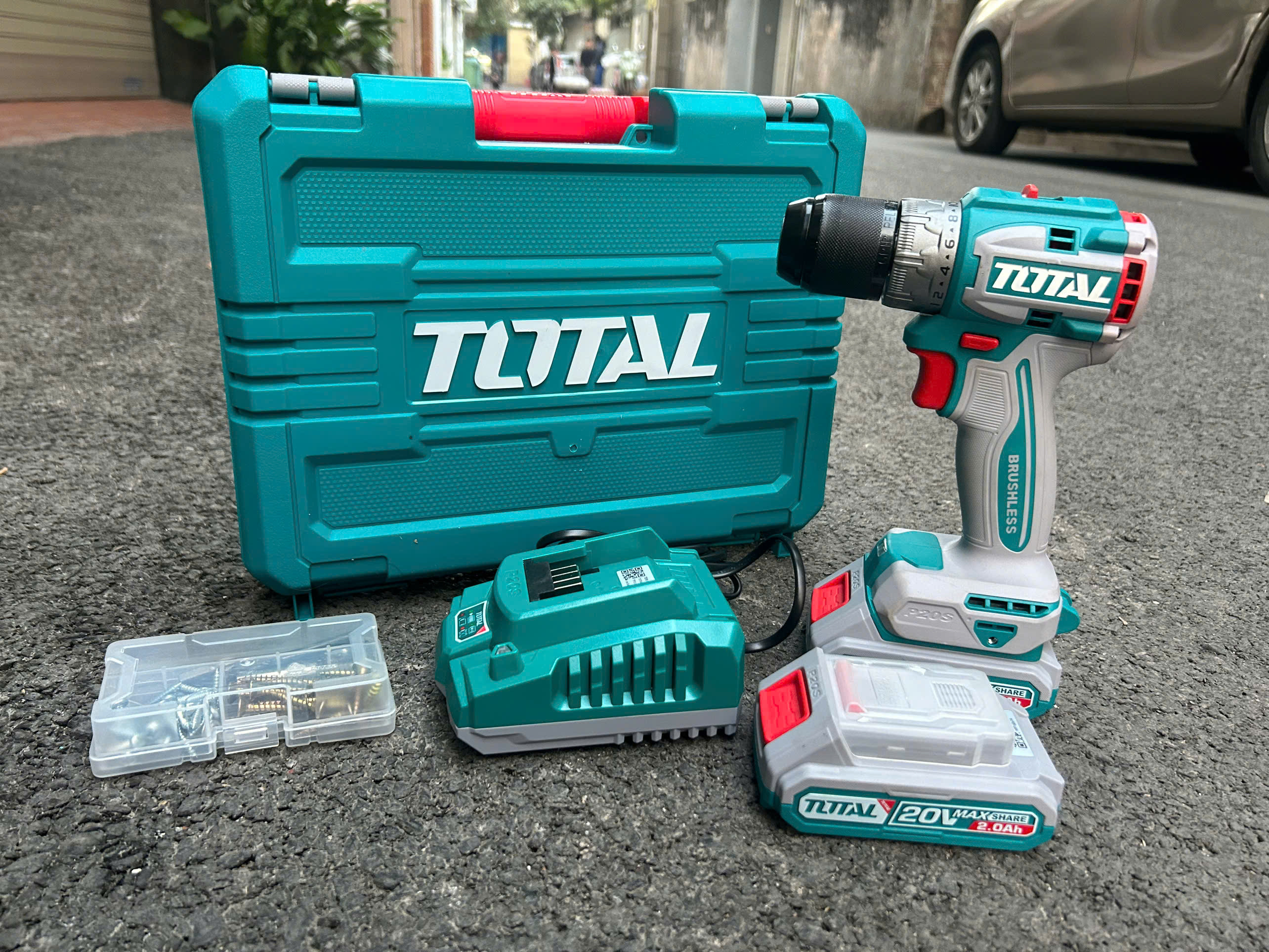 Máy Khoan Không Chổi Than Dùng Pin Lithium-ion 20V Total TDLI20602