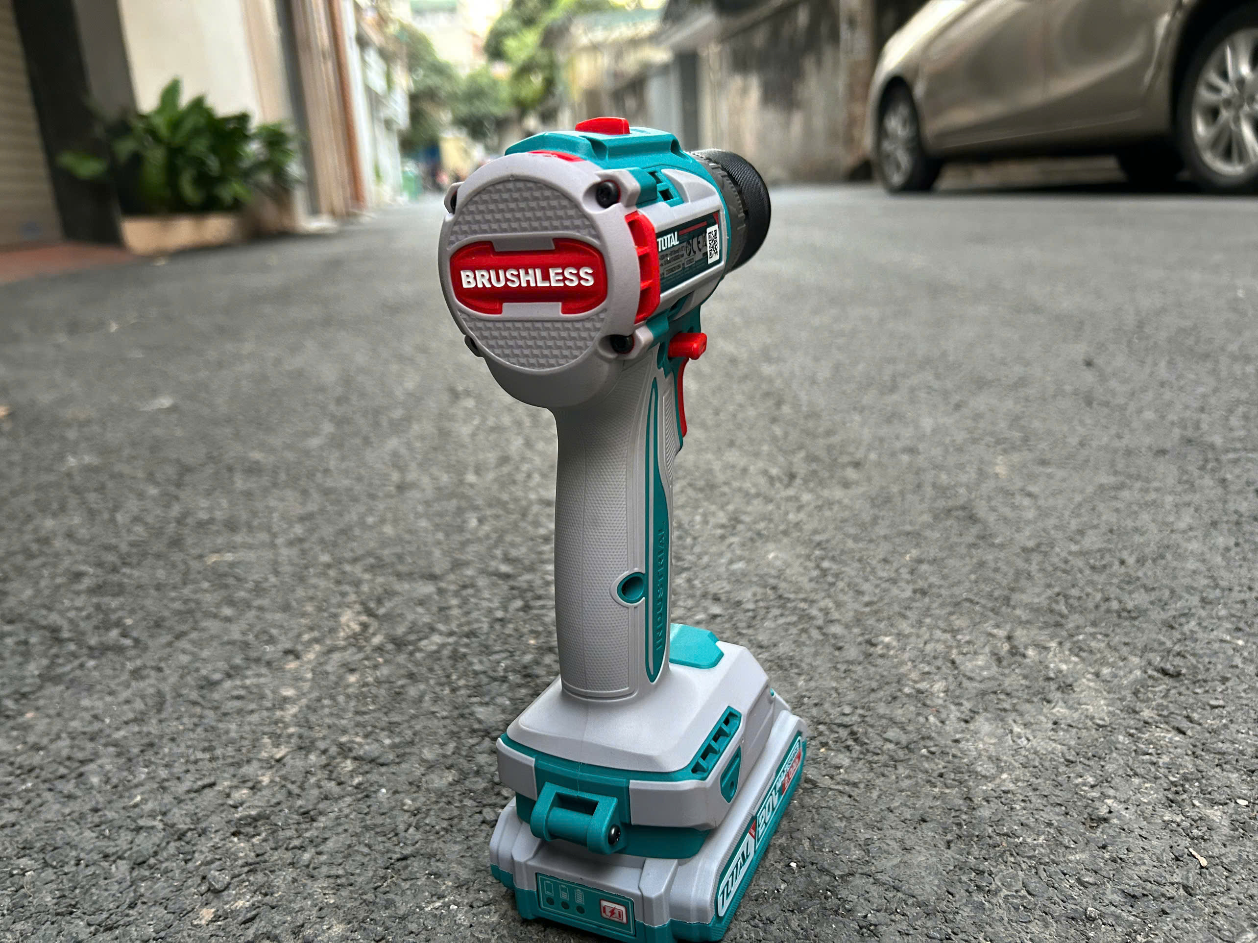 Máy Khoan Không Chổi Than Dùng Pin Lithium-ion 20V Total TDLI20602