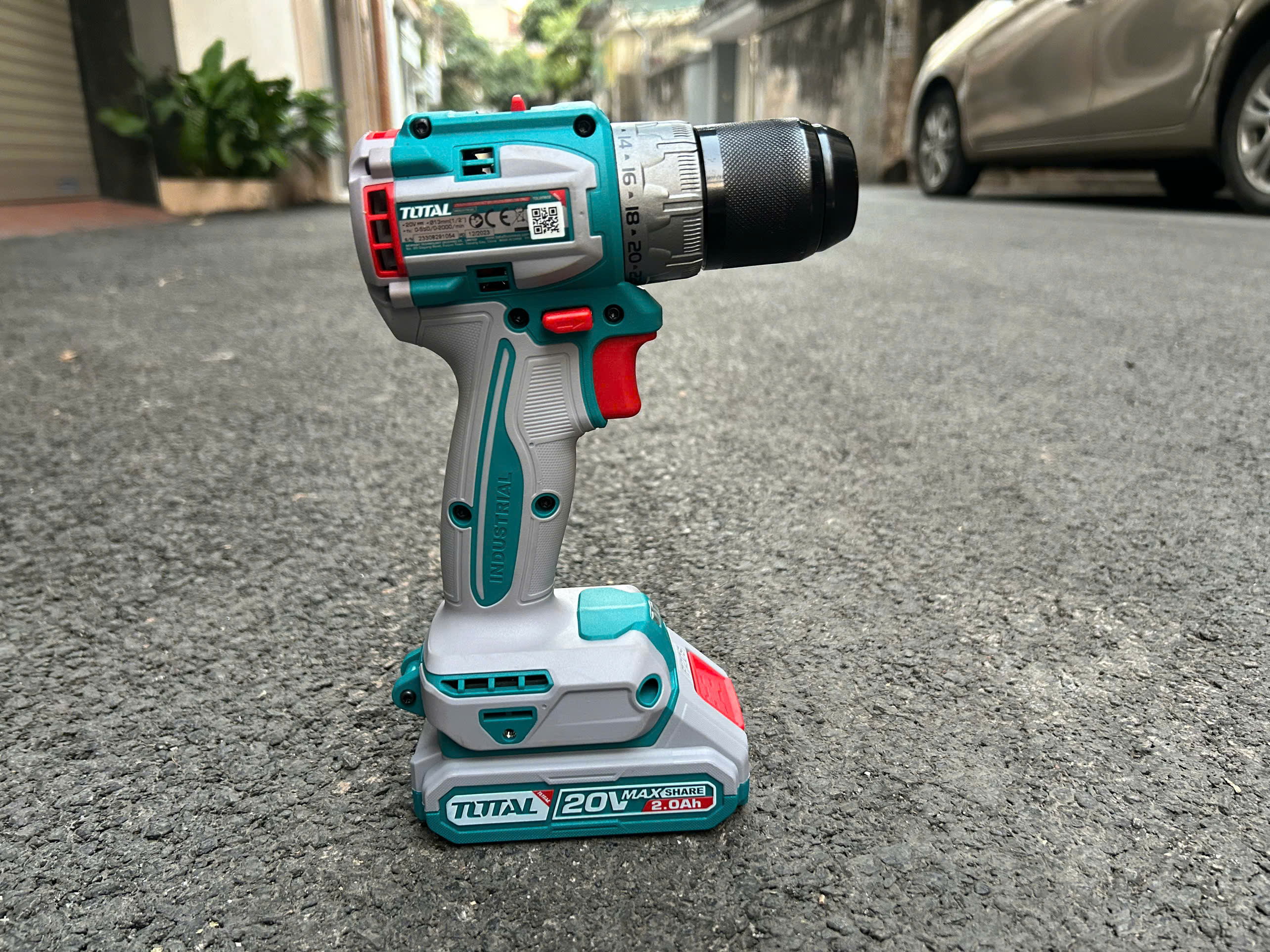 Máy Khoan Không Chổi Than Dùng Pin Lithium-ion 20V Total TDLI20602