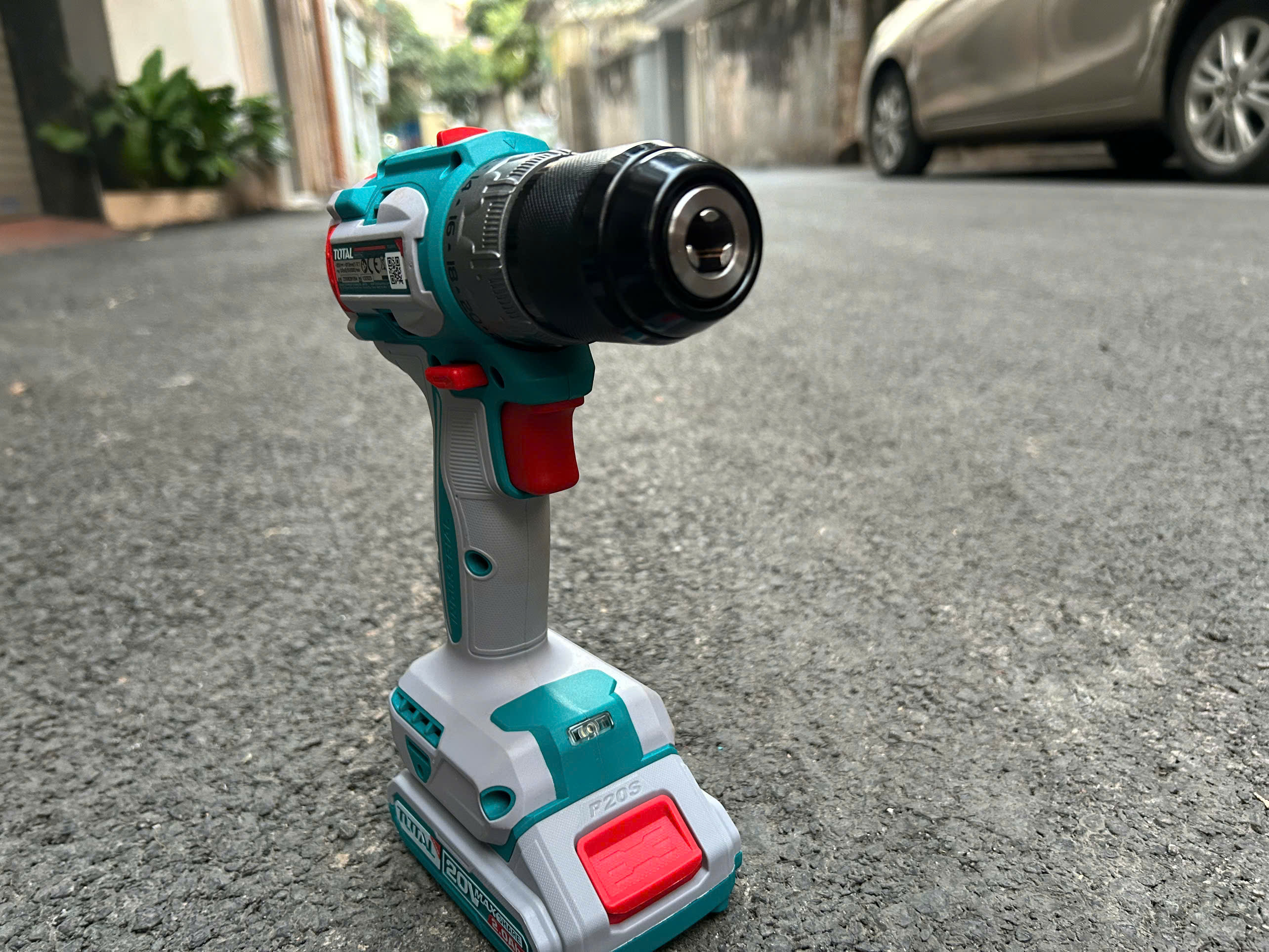 Máy Khoan Không Chổi Than Dùng Pin Lithium-ion 20V Total TDLI20602