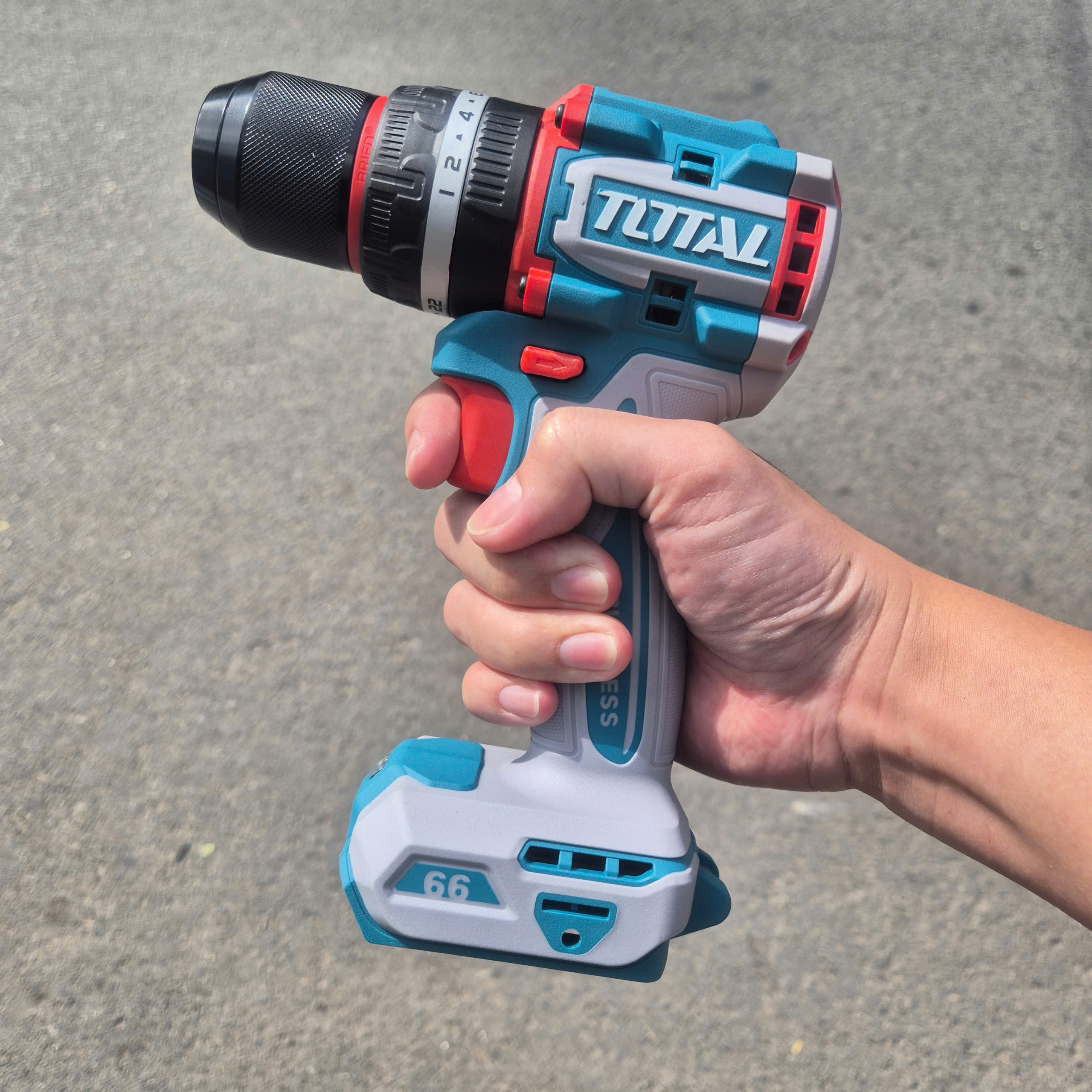 Máy khoan búa dùng pin Lithium-ion 20V TOTAL TIDLI20668 (2 pin 2.0Ah và 1 sạc)