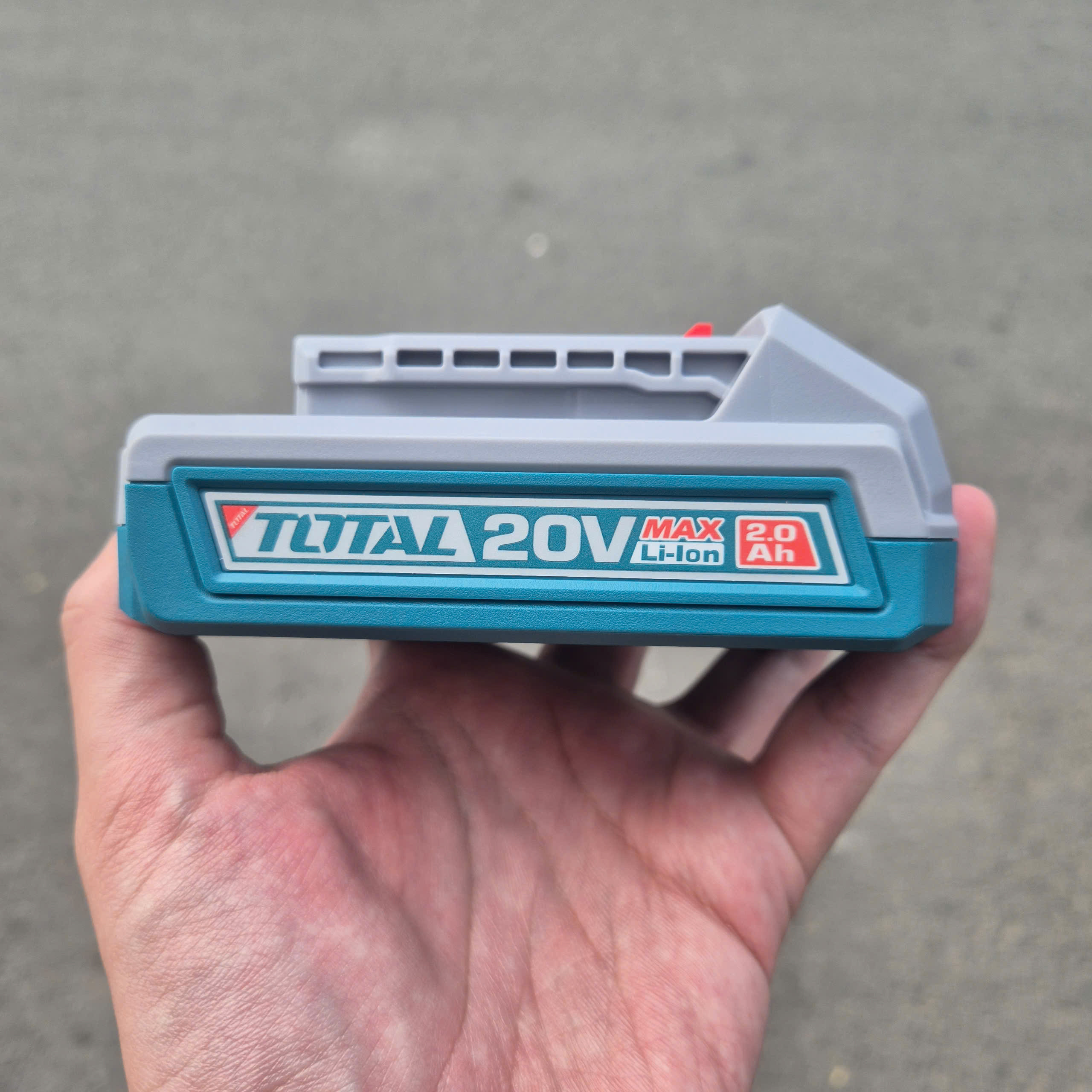 Máy khoan búa dùng pin Lithium-ion 20V TOTAL TIDLI20668 (2 pin 2.0Ah và 1 sạc)