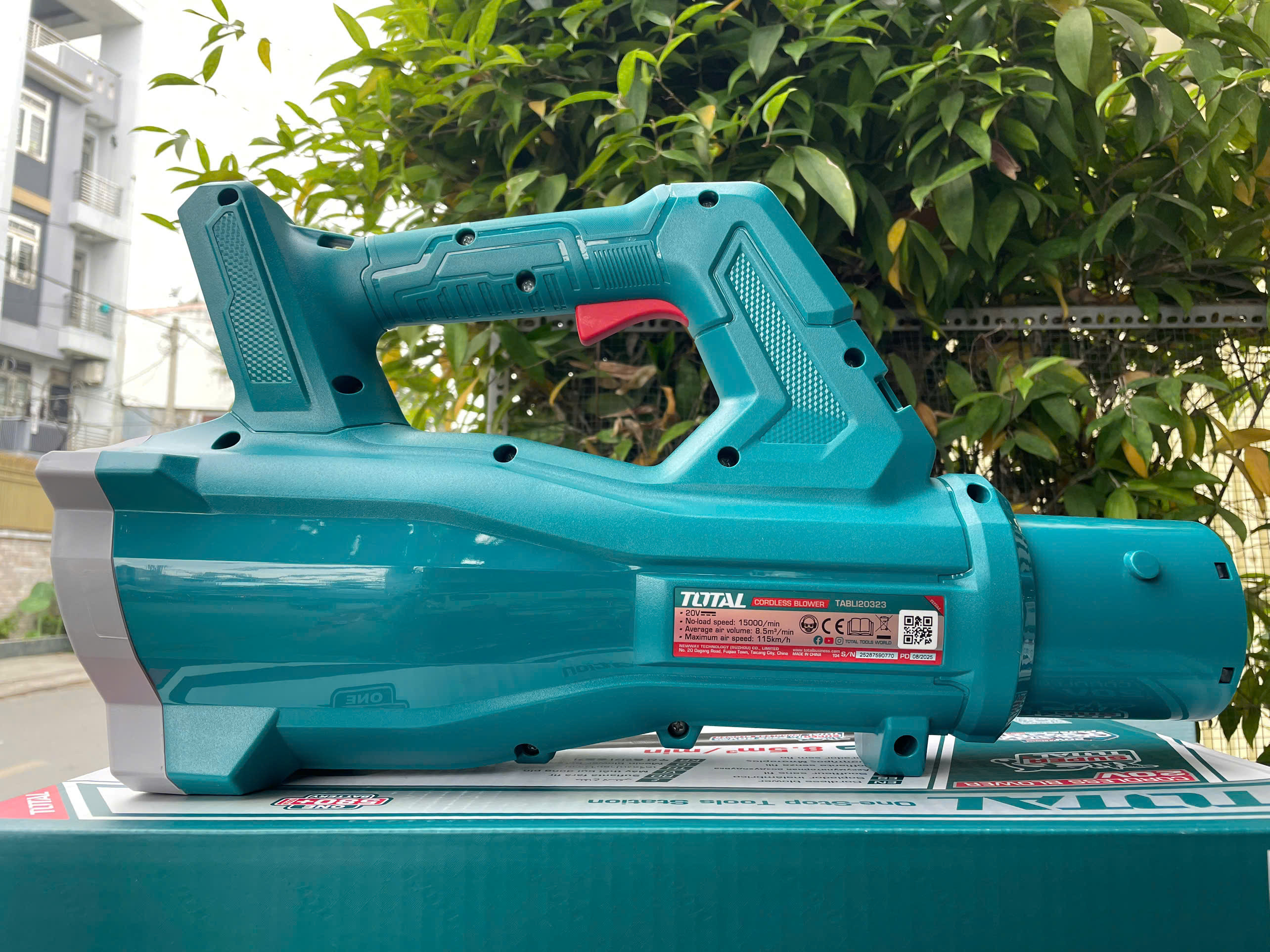 Máy thổi bụi dùng pin 20V Total TABLI20323 (Chưa Pin & Sạc)