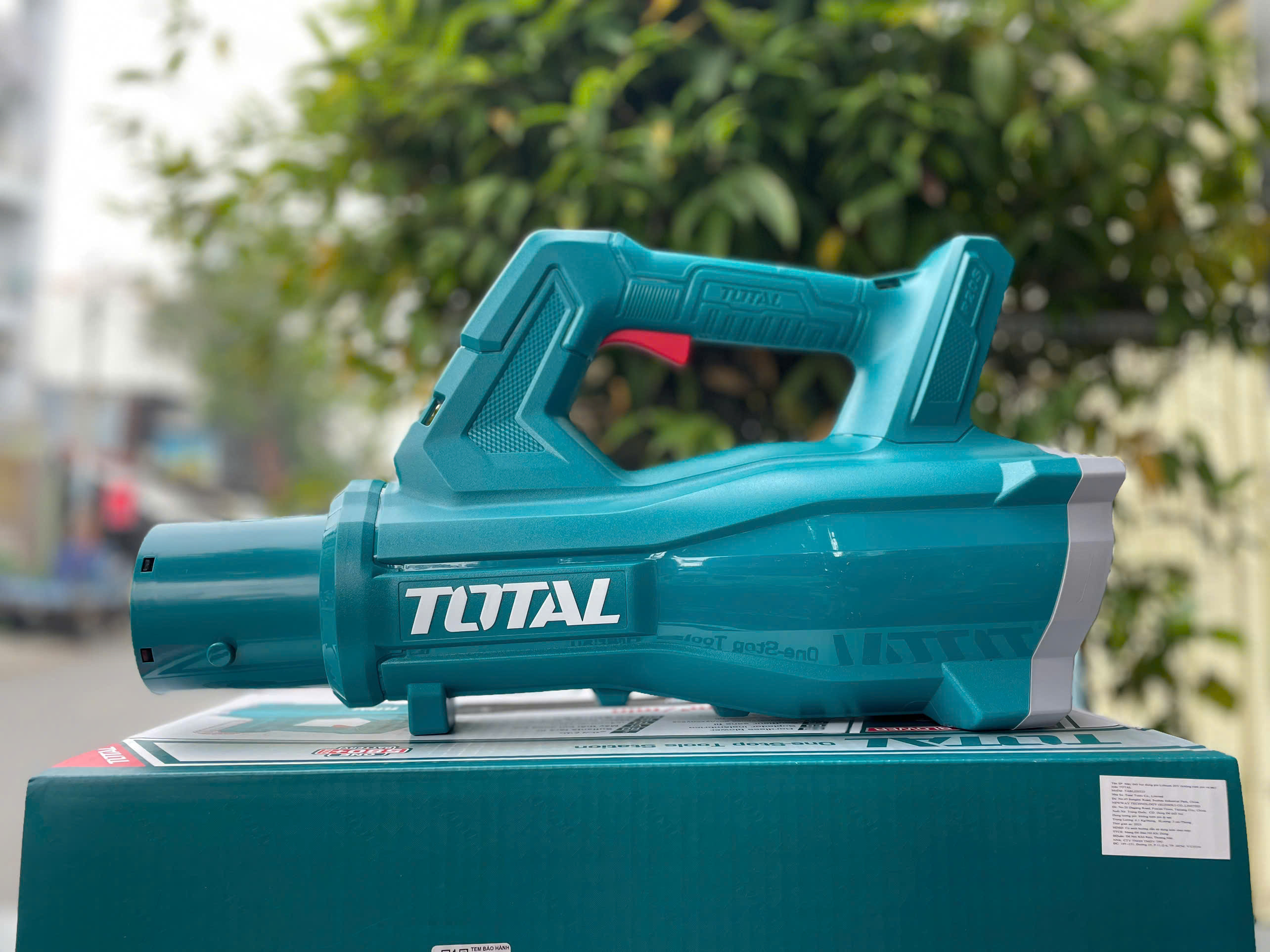 Máy thổi bụi dùng pin 20V Total TABLI20323 (Chưa Pin & Sạc)