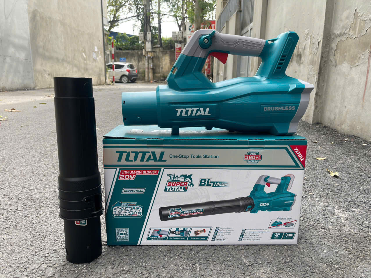 Máy thổi bụi động cơ không chổi than dùng pin 20V Total TABLI20428