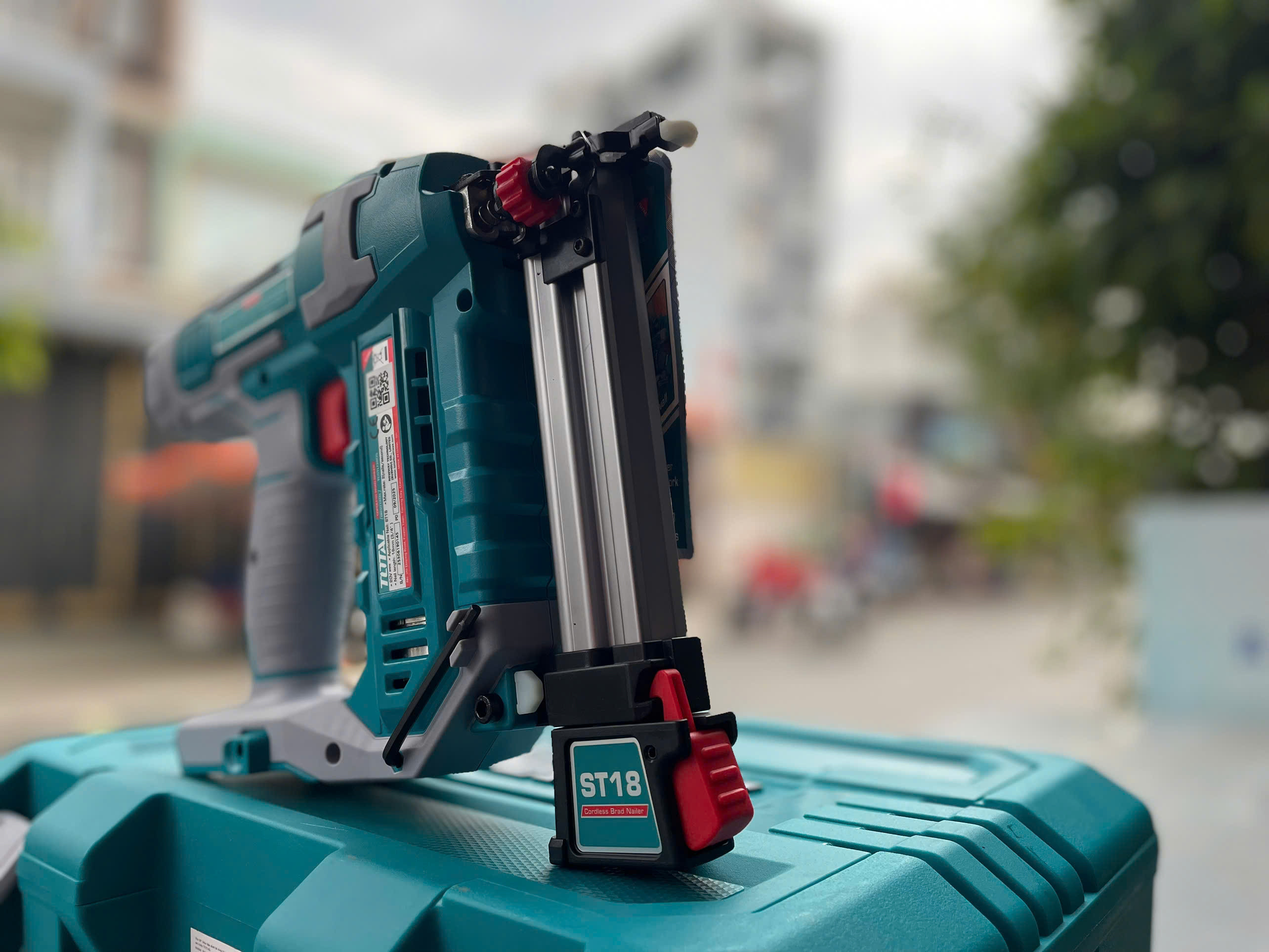 Máy bắn đinh bê tông 18mm dùng pin 20V TCSTLI3805 (Chưa Pin & Sạc)