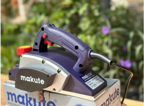 Máy bào gỗ Makute EP111, 600W,  82X1mm