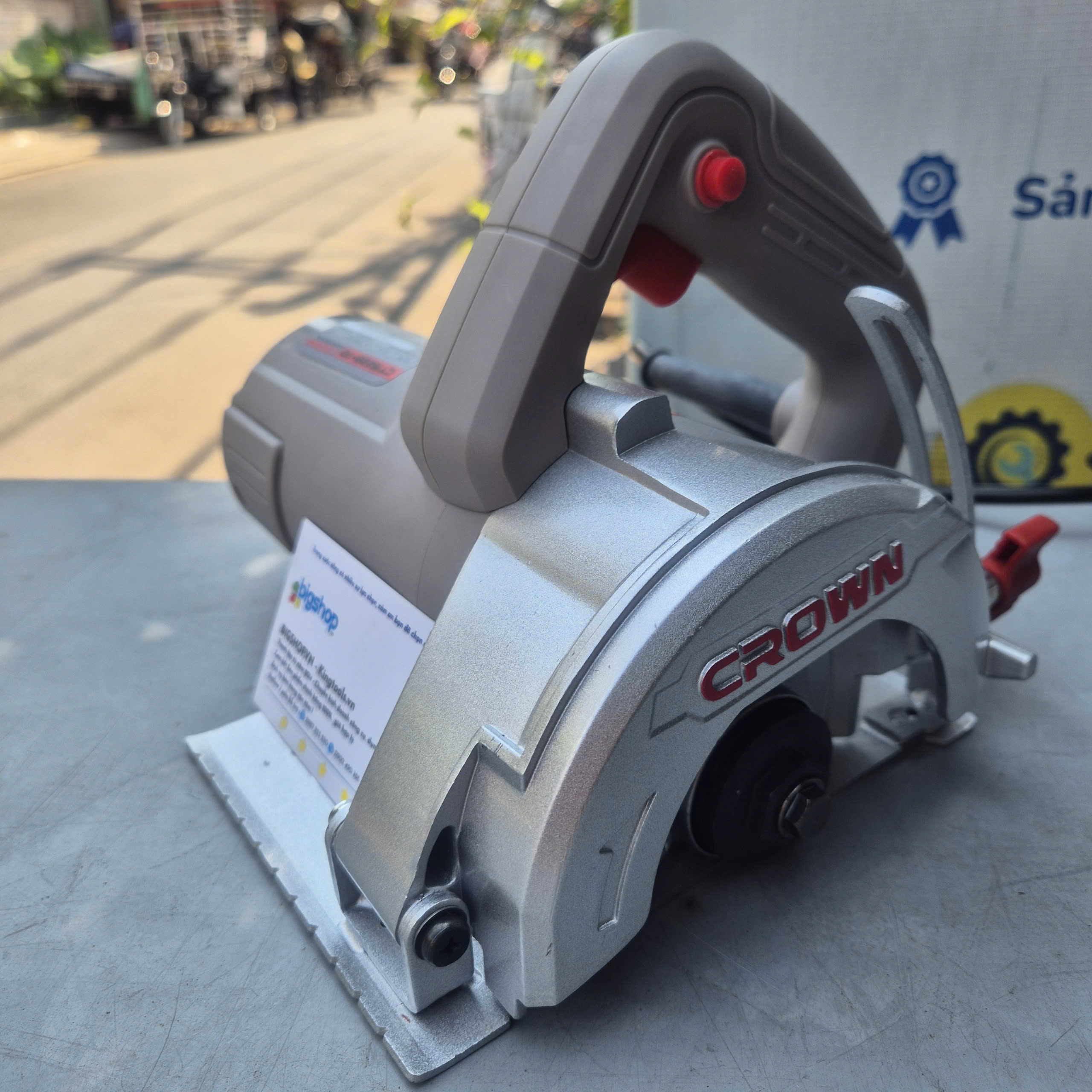 Máy cắt gạch Crown CT15228, 110mm, 1300W, cắt sâu 34mm