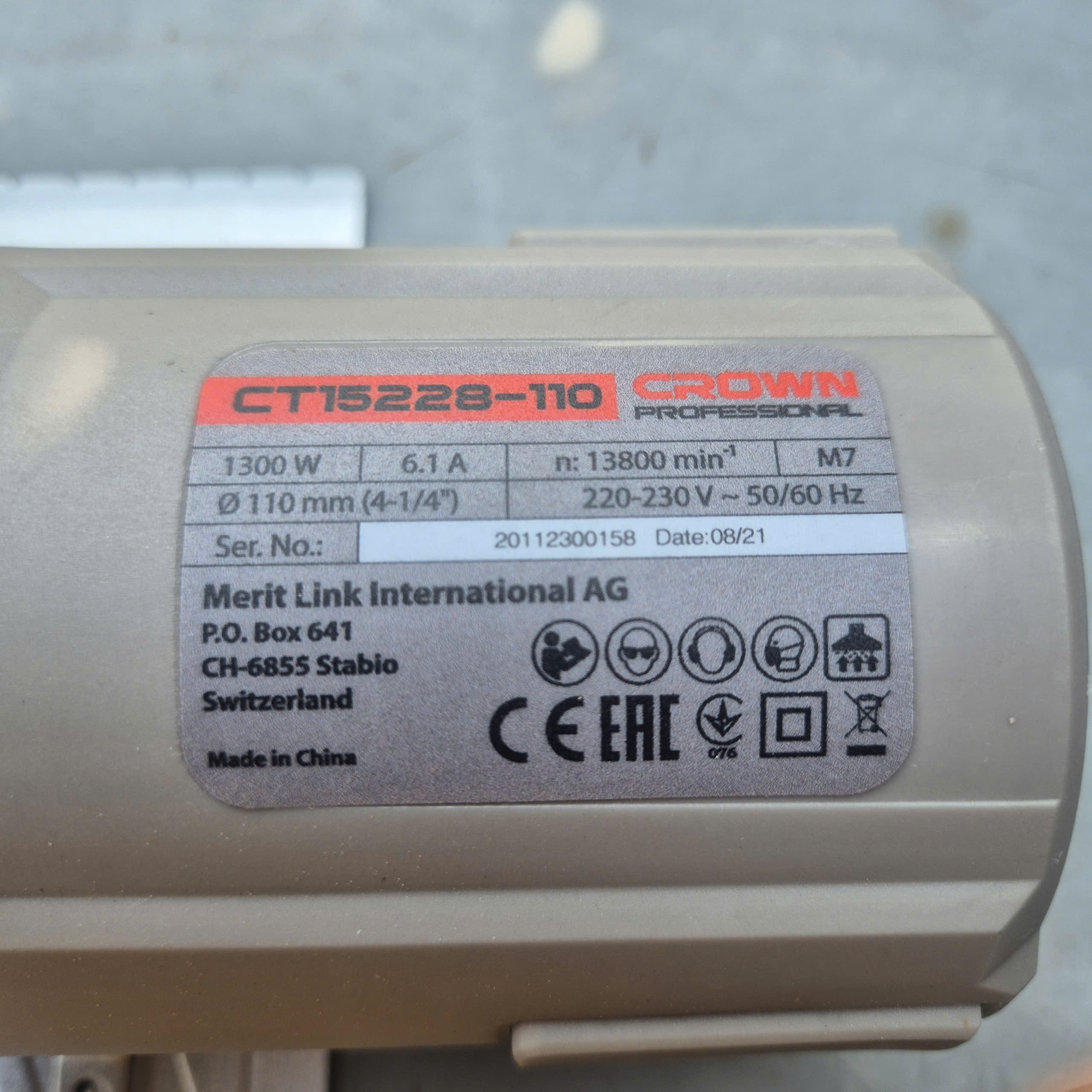 Máy cắt gạch Crown CT15228, 110mm, 1300W, cắt sâu 34mm