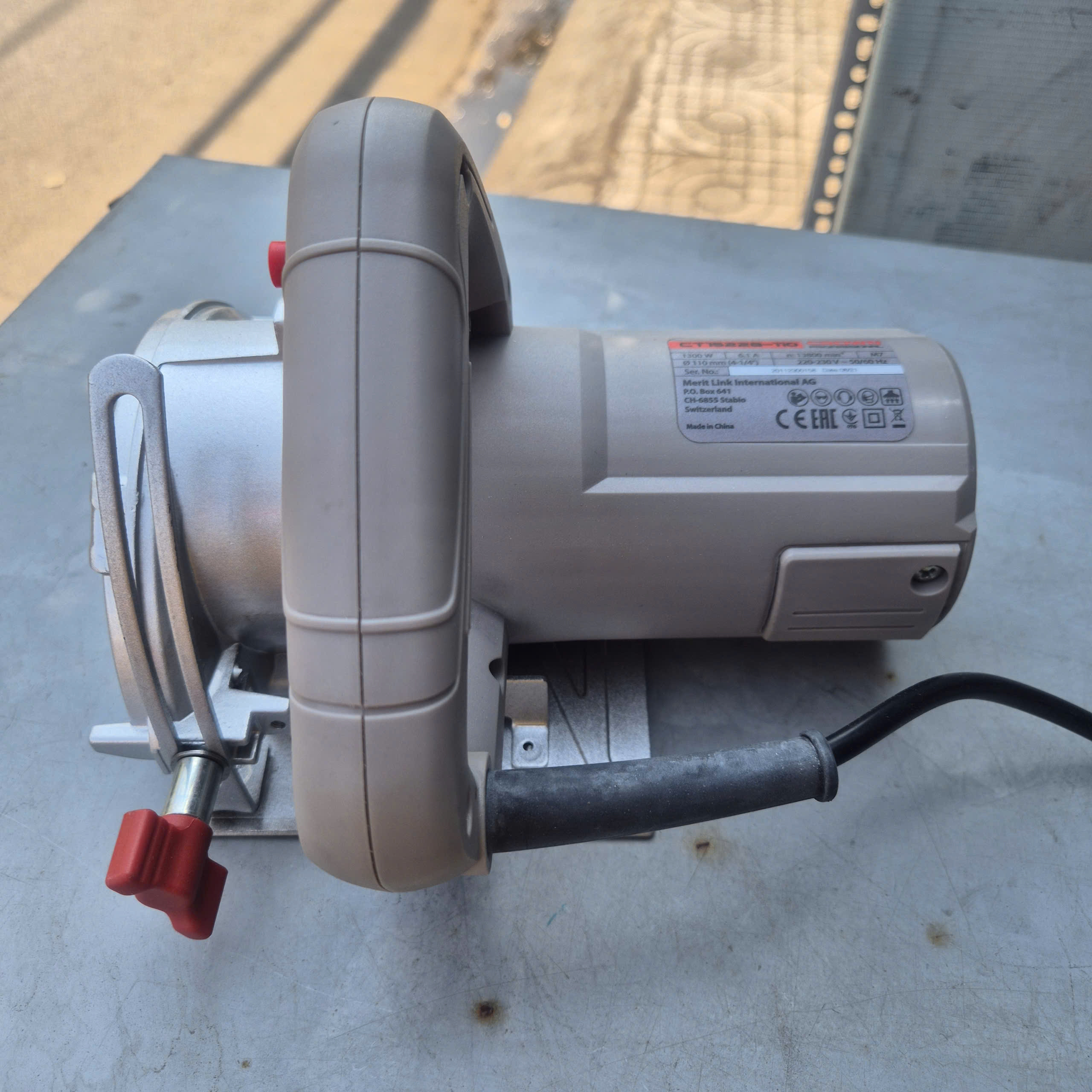 Máy cắt gạch Crown CT15228, 110mm, 1300W, cắt sâu 34mm